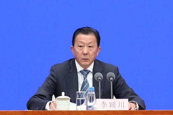 他还笑称这次机会其实是自己争取来的，;我很喜欢张艾嘉导演，也特别想和壮哥同框，所以我就和壮哥说能不能请示下张导，让我们三个有机会在一个画面里留下纪念，也为张导的电影做支持